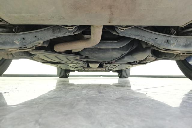 Audi Q2L id 3804598 из Китая 14