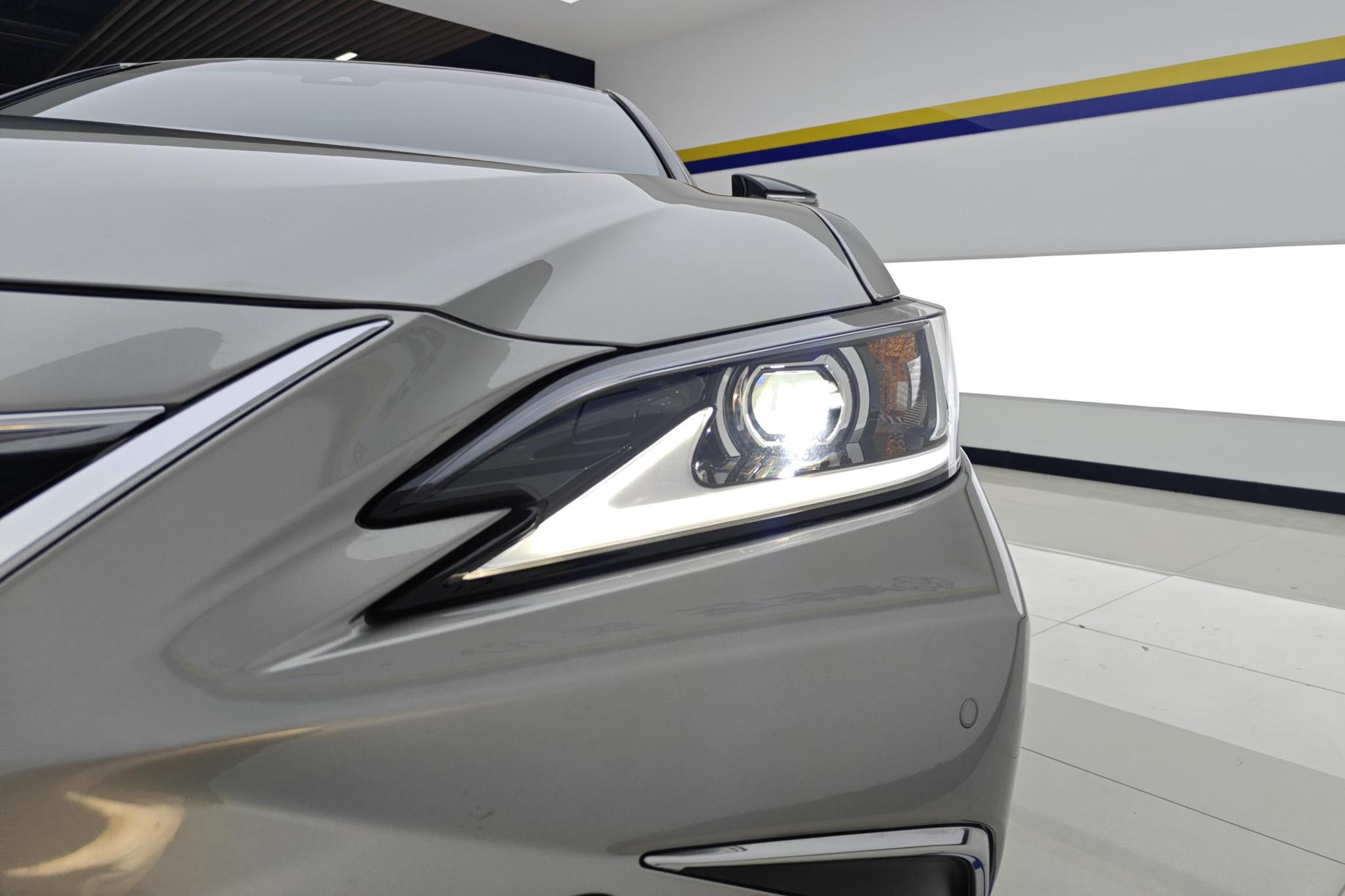 Lexus ES 2022 200