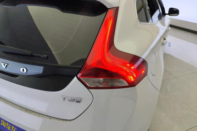 Volvo V40 2019 Белый из Китая