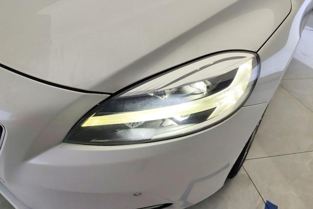 Volvo V40 2019 Белый из Китая, фото 6