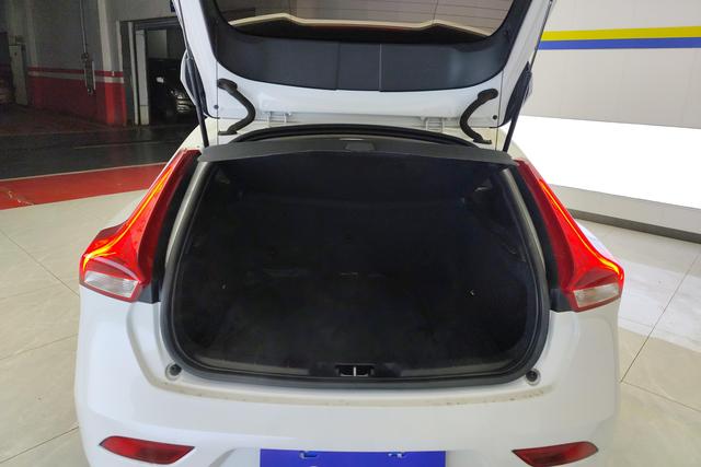 Volvo V40 id 3823278 из Китая 9