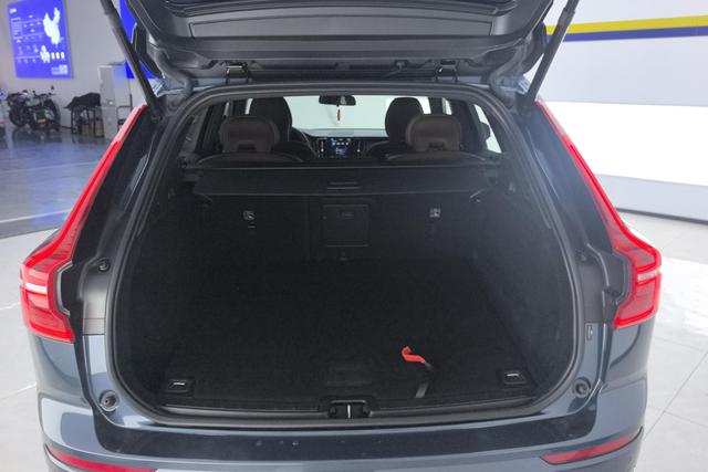 Volvo XC60 2024 Синий из Китая, фото 3