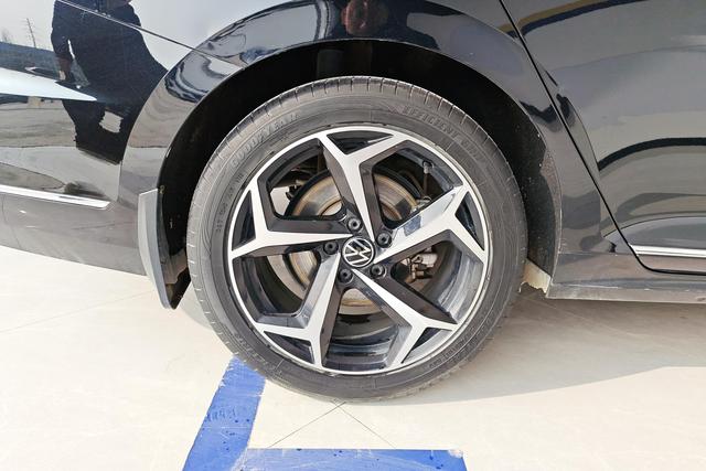 Volkswagen Passat 2023 Черный из Китая