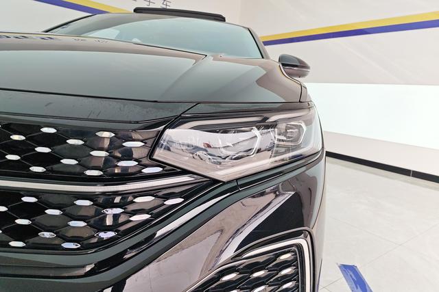 Volkswagen Passat 2023 Черный из Китая, фото 5