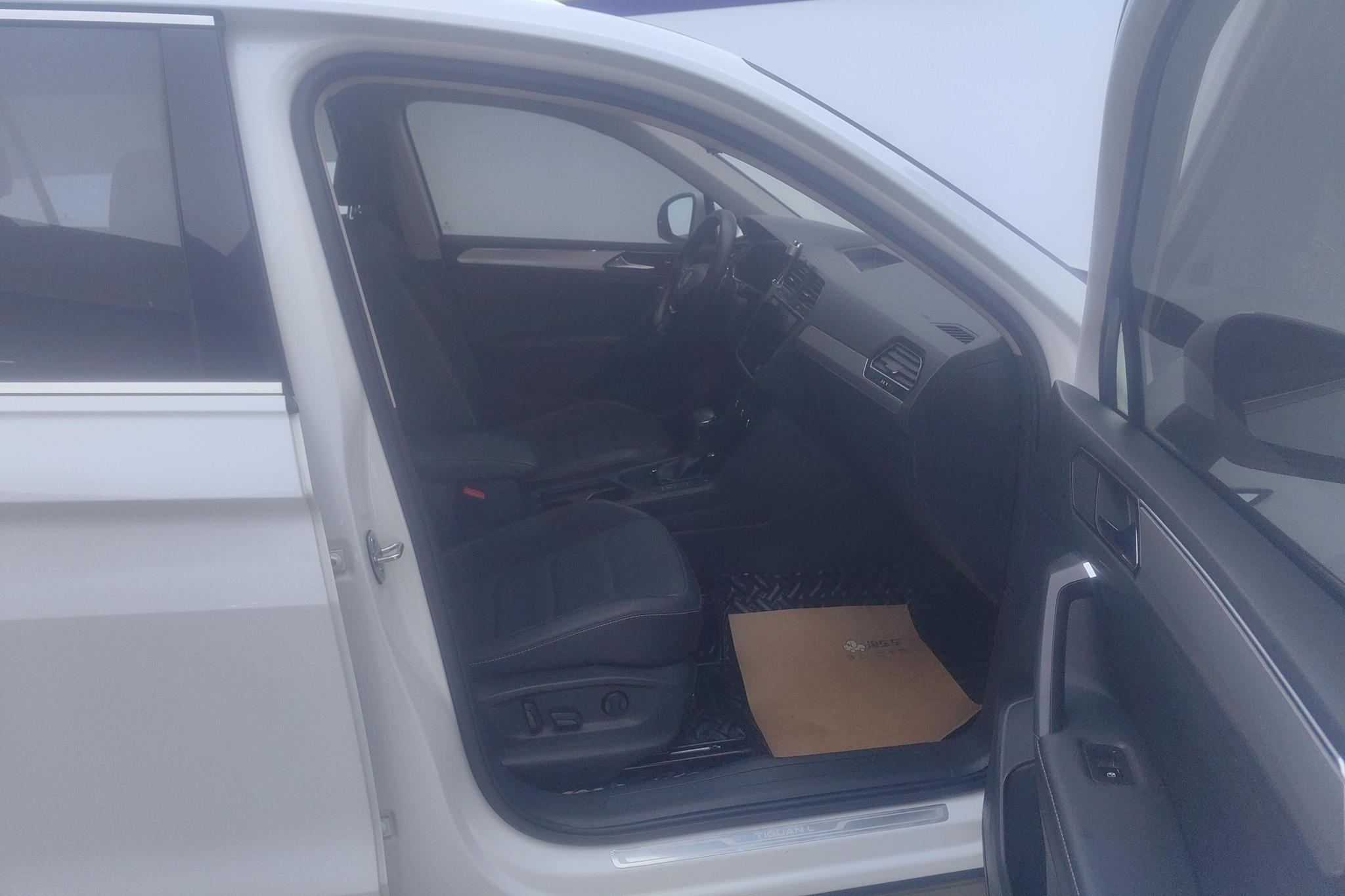 Volkswagen Tiguan L L 2021 330TSI AT Smart