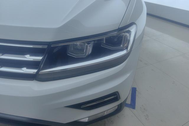 Volkswagen Tiguan L 2021 330 TSI AT 2 WD — фото 4