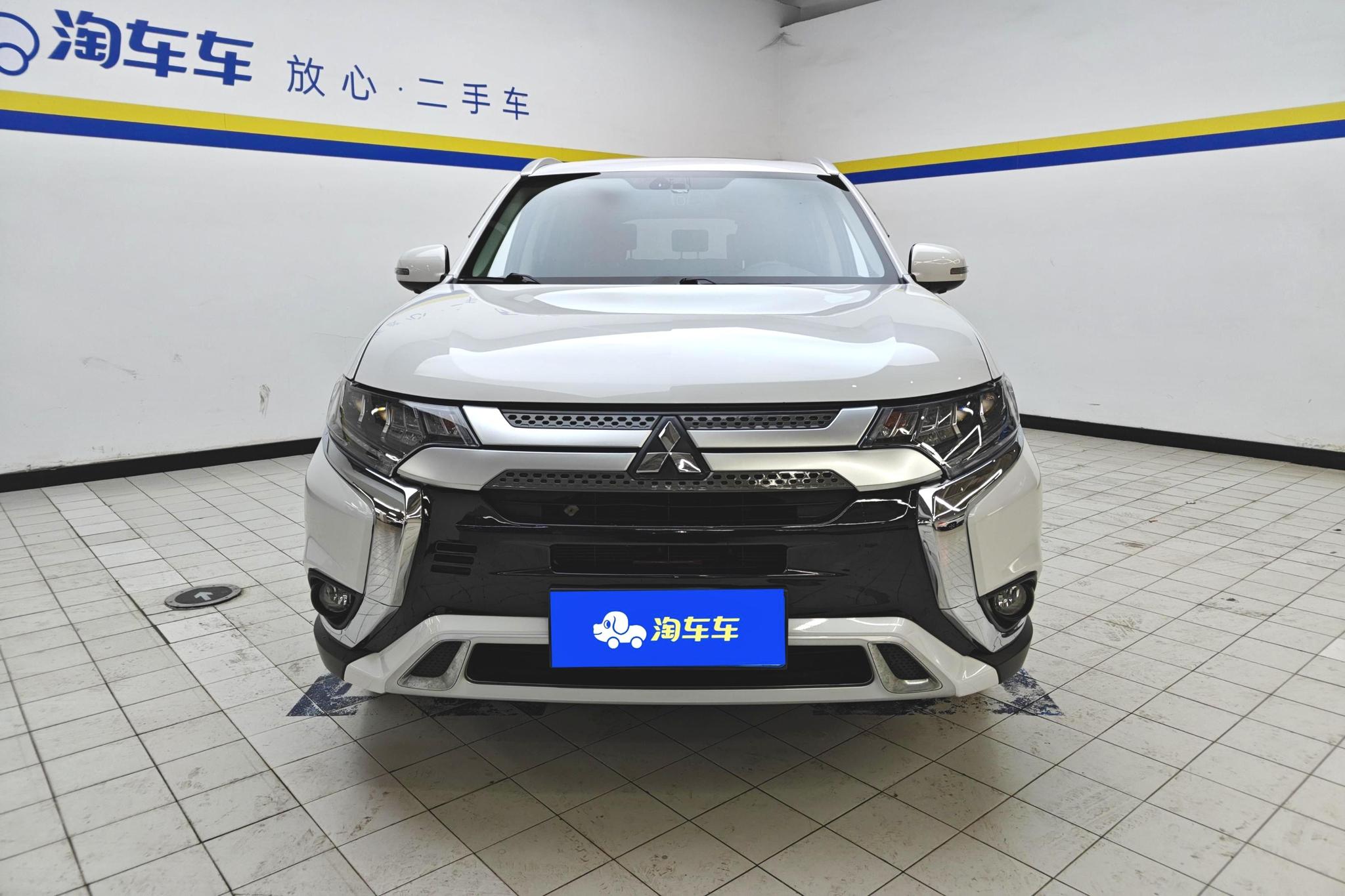 Mitsubishi Outlander 2021 2.4L 7 мест