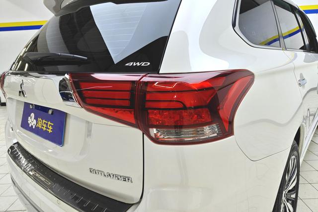 Mitsubishi Outlander 2021 2.4 L 4 WD 7 — фото 5
