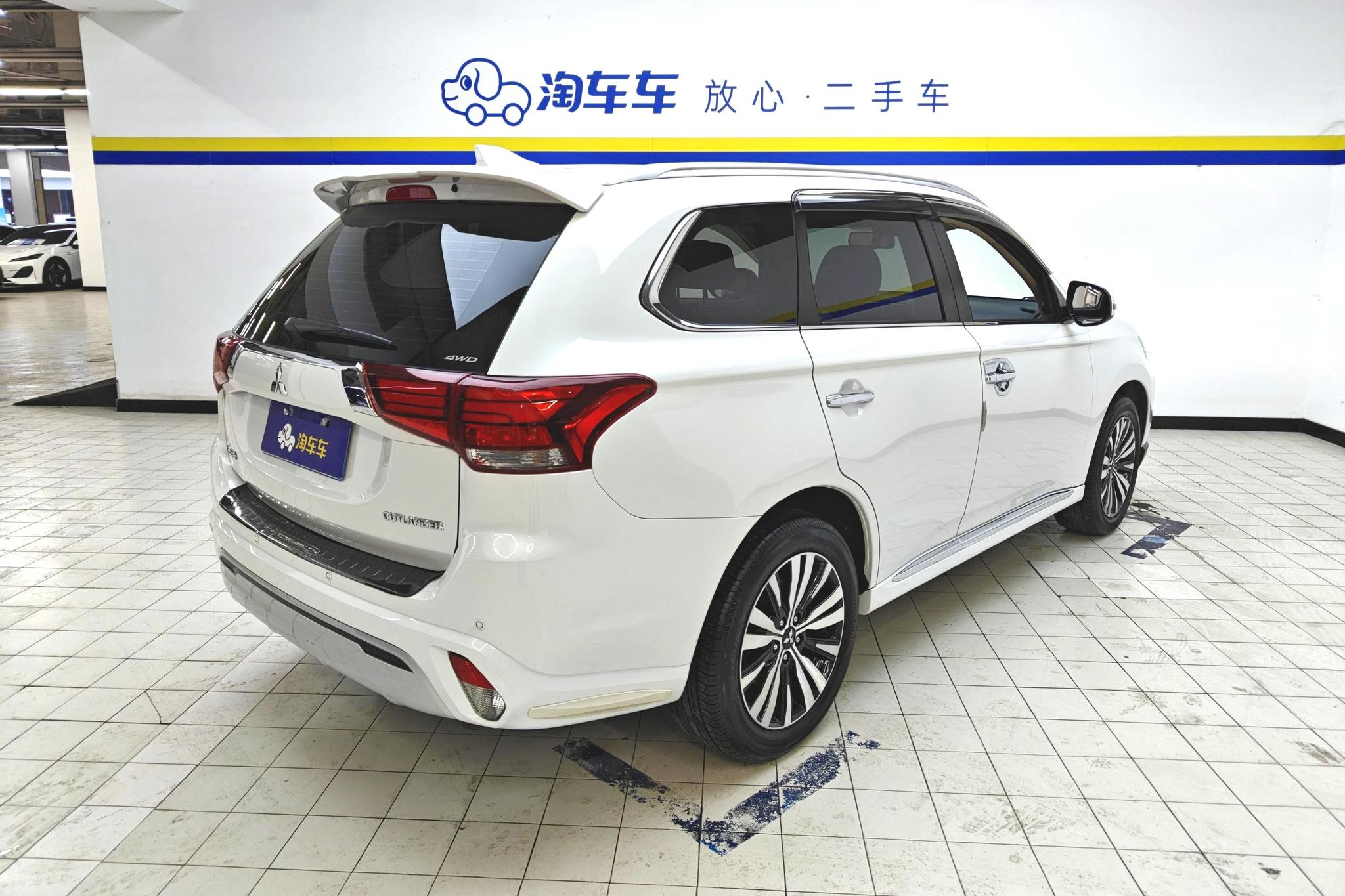 Mitsubishi Outlander 2021 2.4L 7 мест