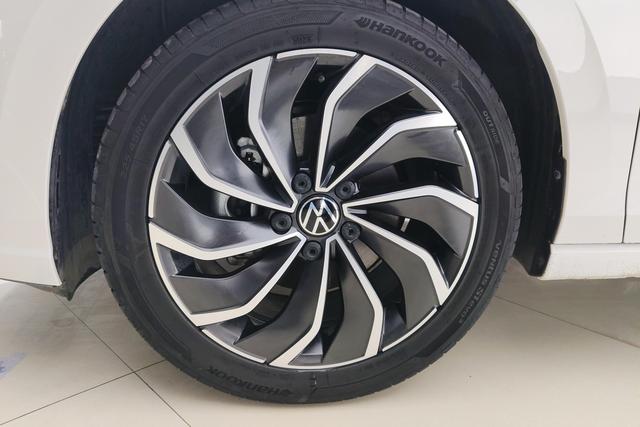 Volkswagen Golf 2023 280 TSI DSG Pro — фото 9