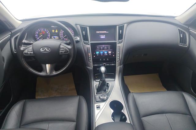 Infiniti Q50L 2016 2.0 T — фото 11