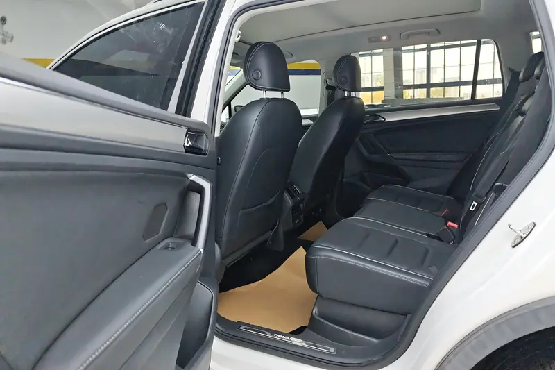 Volkswagen Tiguan L — фото 12