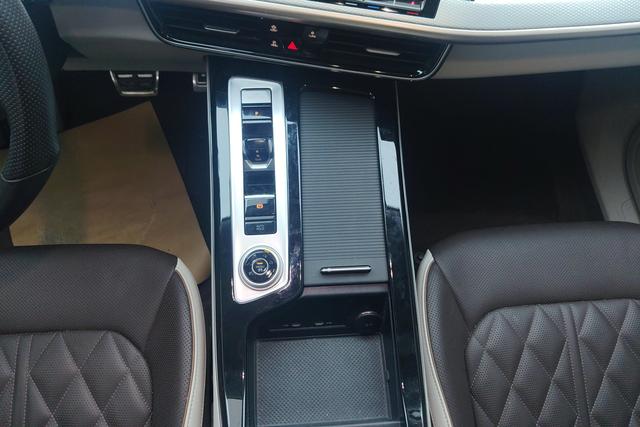 Volkswagen Tavendor 2023 380 TSI 4 WDR-Line — фото 15