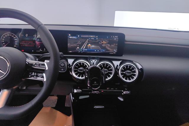 Mercedes-Benz A-Class 2023 A 200 L — фото 10