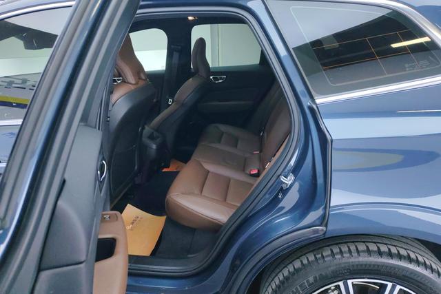 VOLVO XC60 2021 — фото 16
