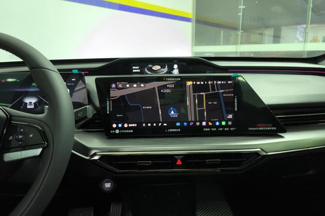 Changan Auchan Z6 2024 Серебристо-серый из Китая, фото 5