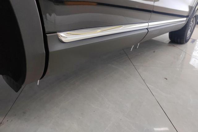 Red flag HS5 2022 Черный из Китая