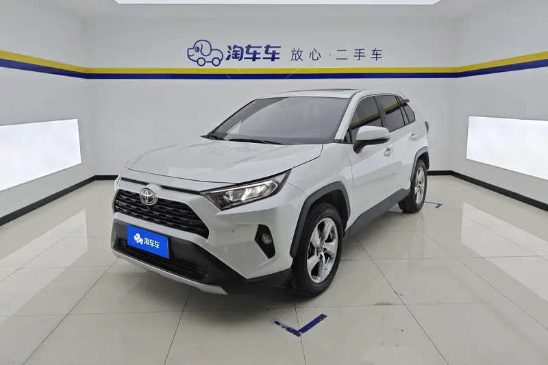 Toyota RAV4 — фото 1