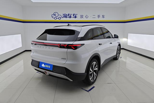 ARCFOX Extreme Fox Polar Fox Alpha T5 2024 Белый из Китая, фото 6