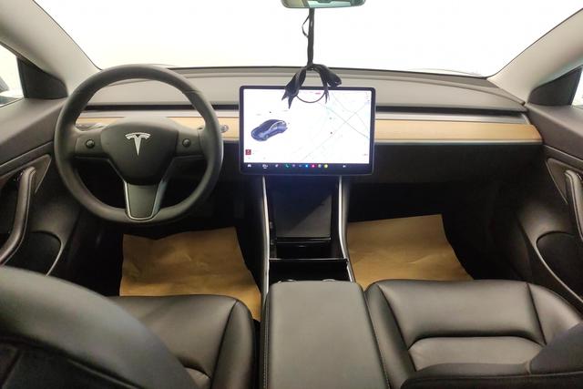 Tesla Model 3 2019 — фото 14
