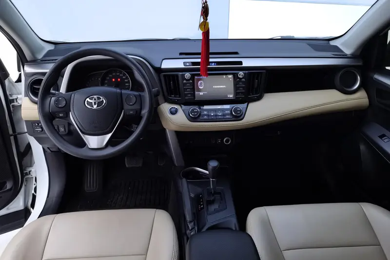 Toyota RAV4 — фото 9