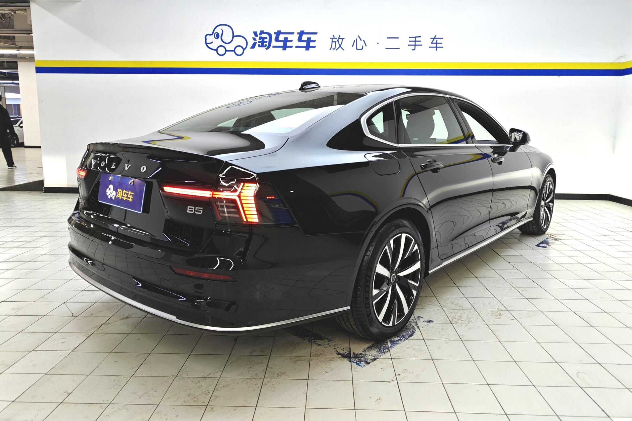 Volvo S90 2026 B5 Luxury