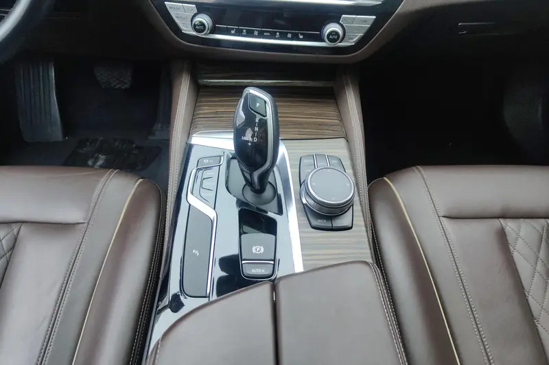 BMW 5 530 Li Luxury Package — фото 12