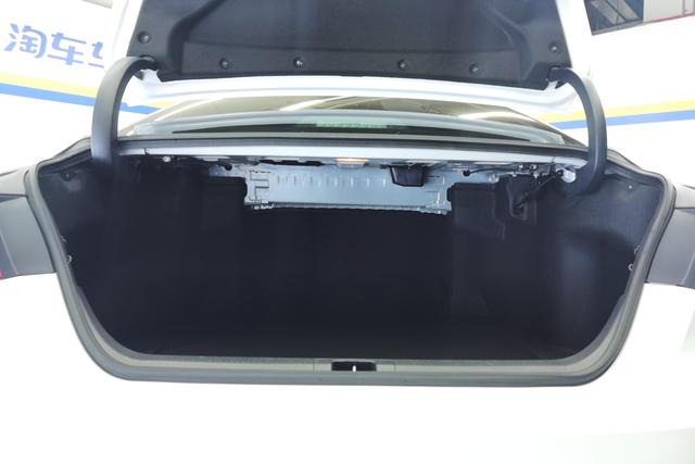 Toyota Camry 2023 Белый из Китая