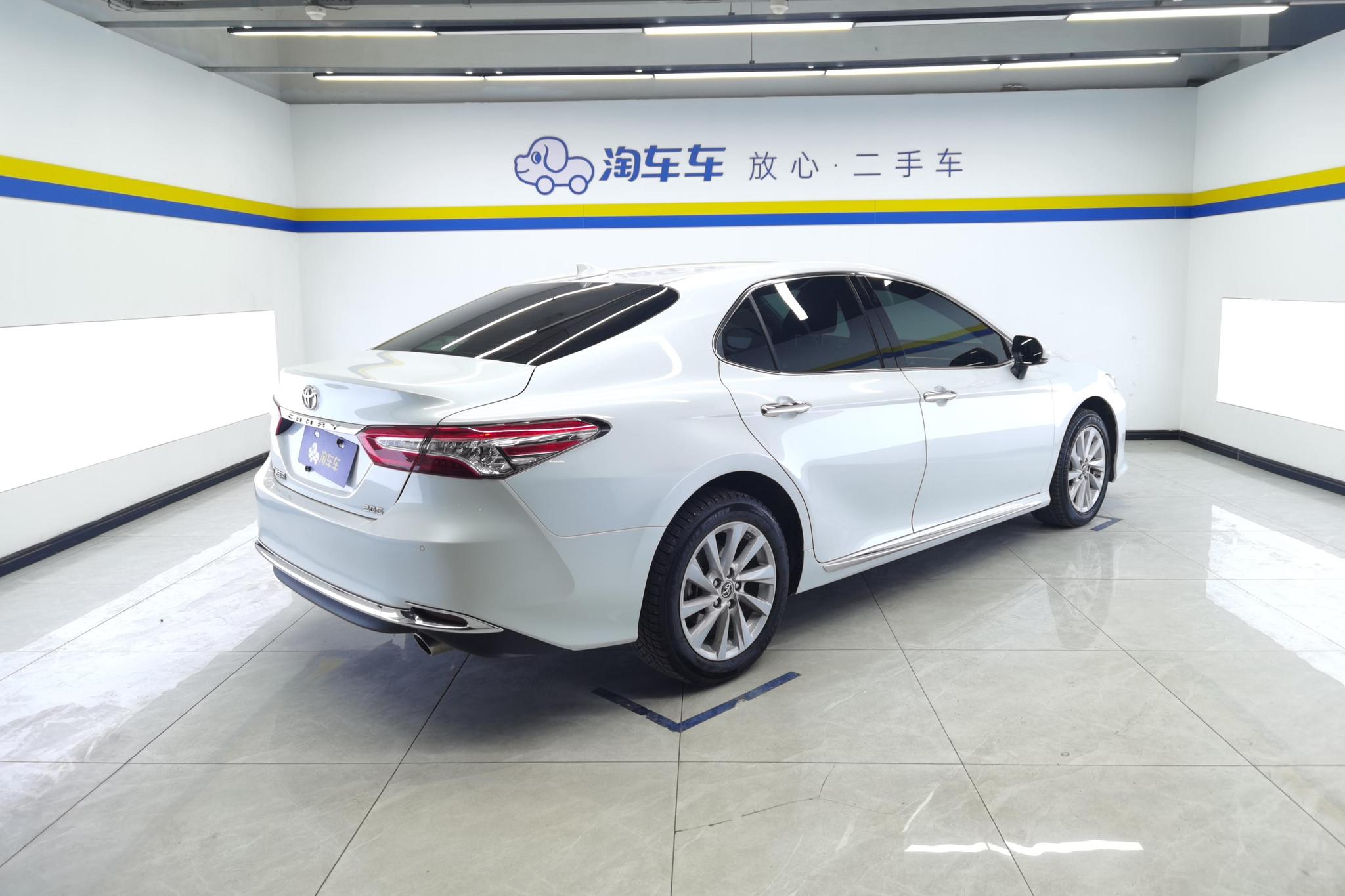 Toyota Camry 2023 2.0G Luxury