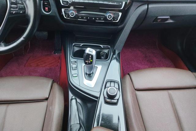 BMW 3 Series 2018 — фото 14