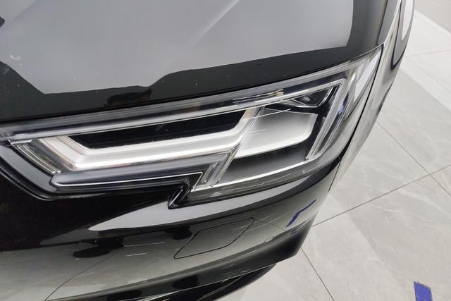 Audi A4L 2019 40 TFSI VI — фото 4