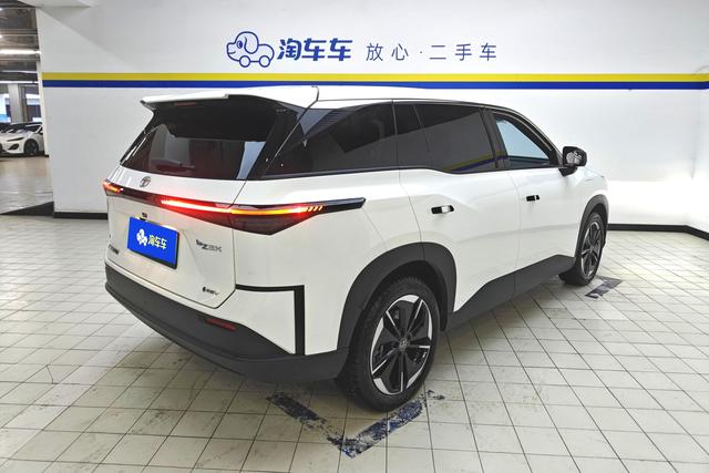 Toyota Platinum Wisdom 3X 2025 Белый из Китая