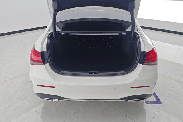 Mercedes-Benz A-Class 2020 A 180 L — фото 17