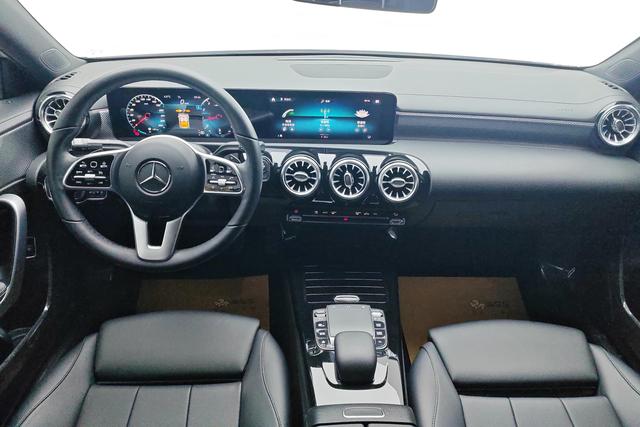 Mercedes Benz A-Class 2020 — фото 12