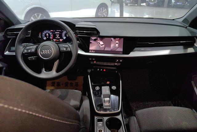 Audi A3 2024 Sportback 35 TFSI Sport — фото 12
