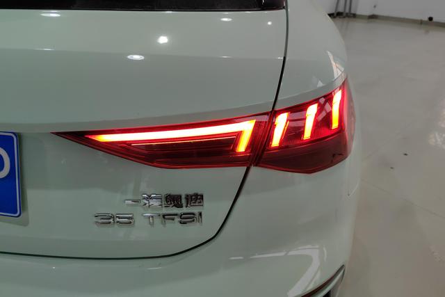 Audi A3 2024 Sportback 35 TFSI Sport — фото 5