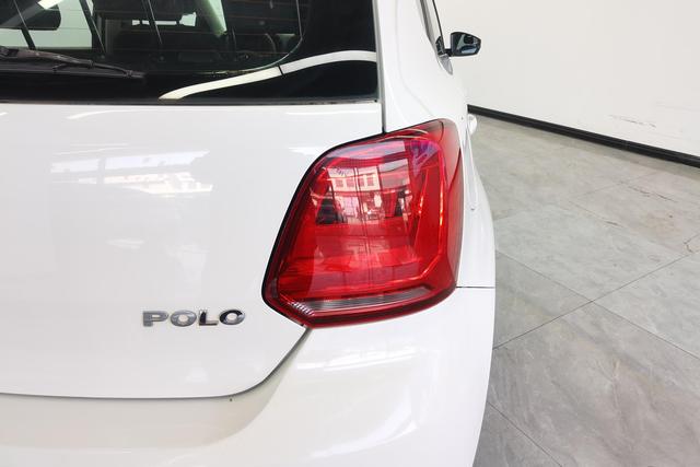 Volkswagen Polo 2016 1.4 L AT — фото 5