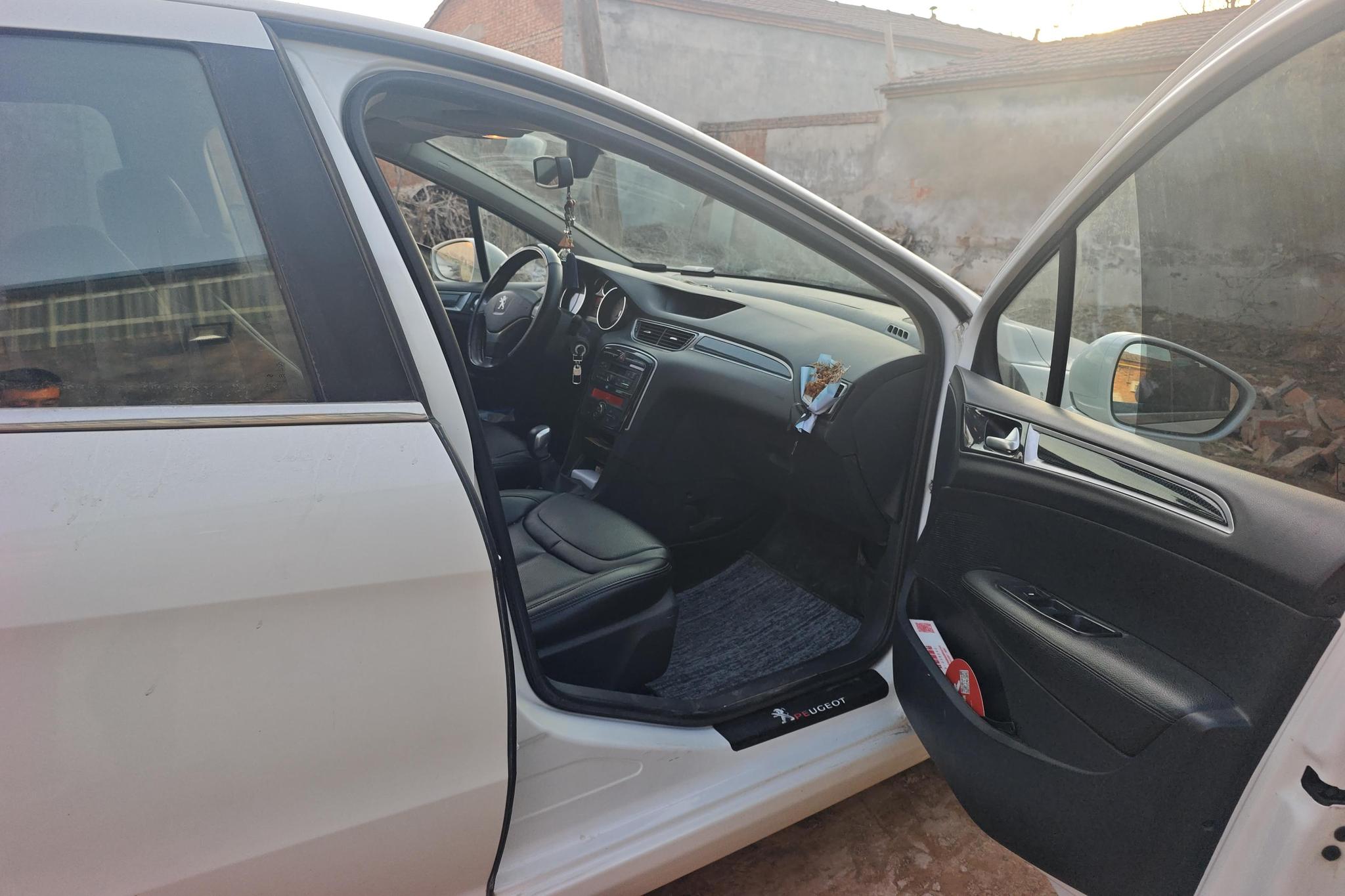 Peugeot 308 2014 1.6L MT