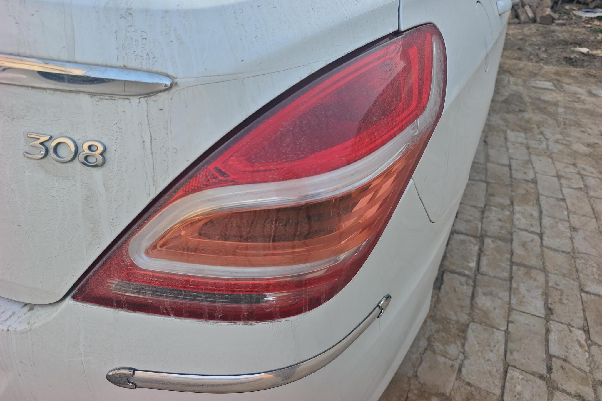 Peugeot 308 2014 1.6L MT