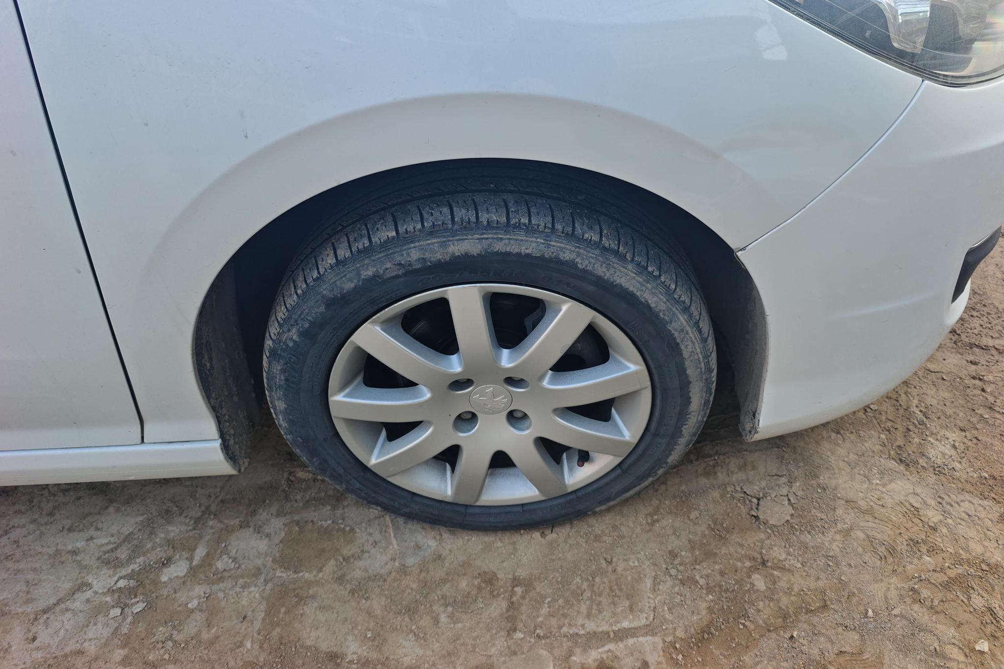Peugeot 308 2014 1.6L MT