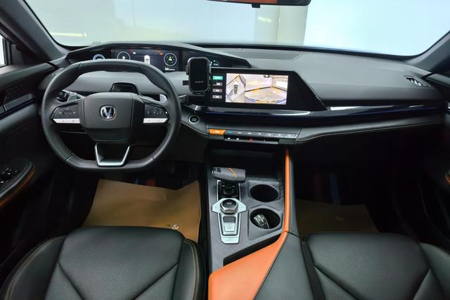 Chang'an UNI-V 2023 Темно-серый из Китая