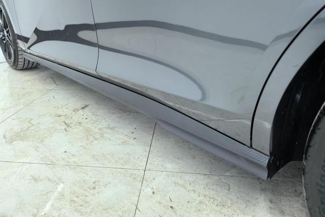 Chang'an UNI-V 2023 Темно-серый из Китая, фото 3