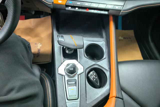 Chang'an UNI-V 2023 Темно-серый из Китая, фото 4