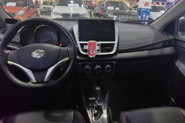 Toyota YARIS L 2016 1.5 E CVT — фото 14