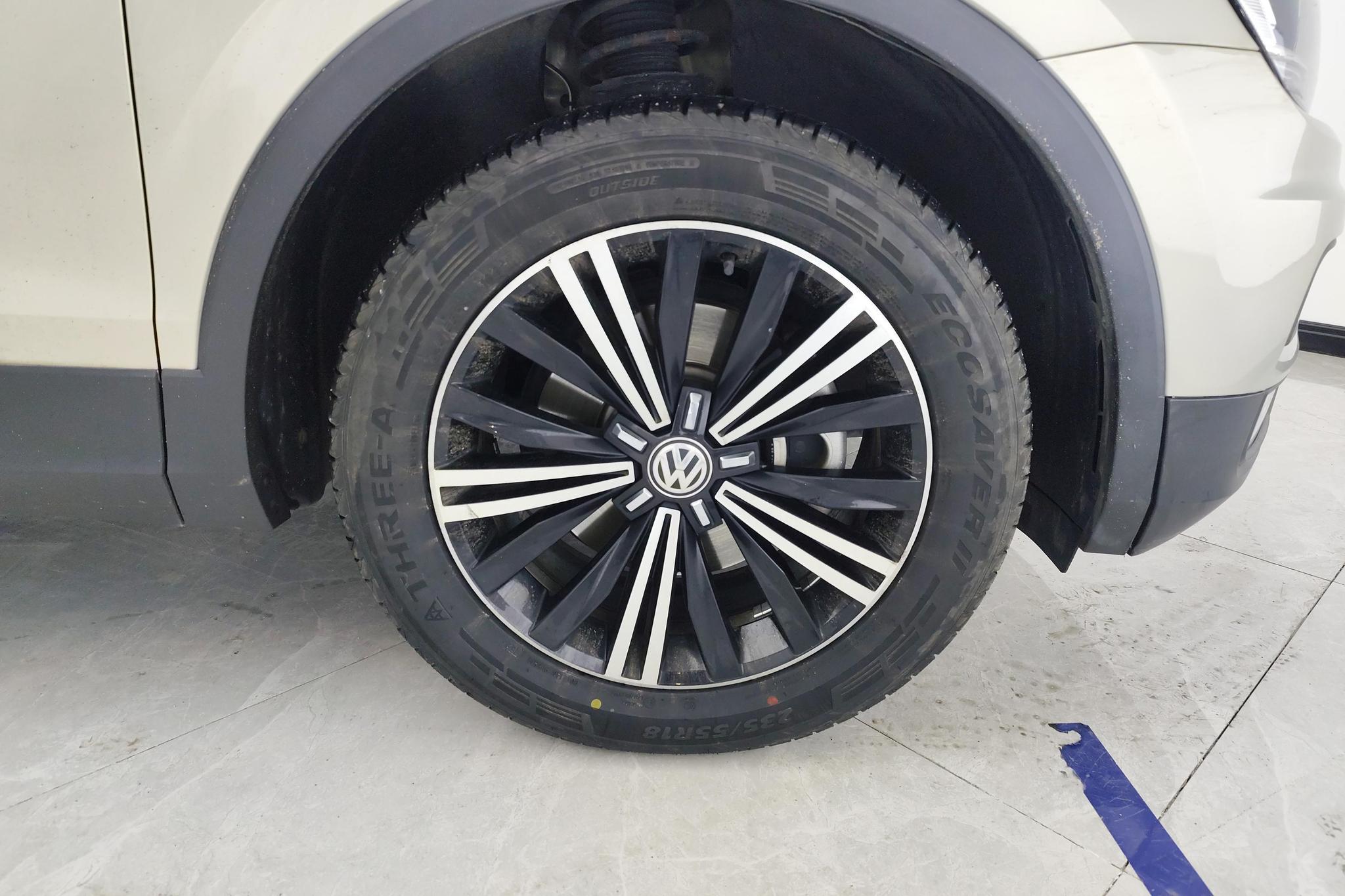 Volkswagen Tiguan L L 2020 330TSI AT V