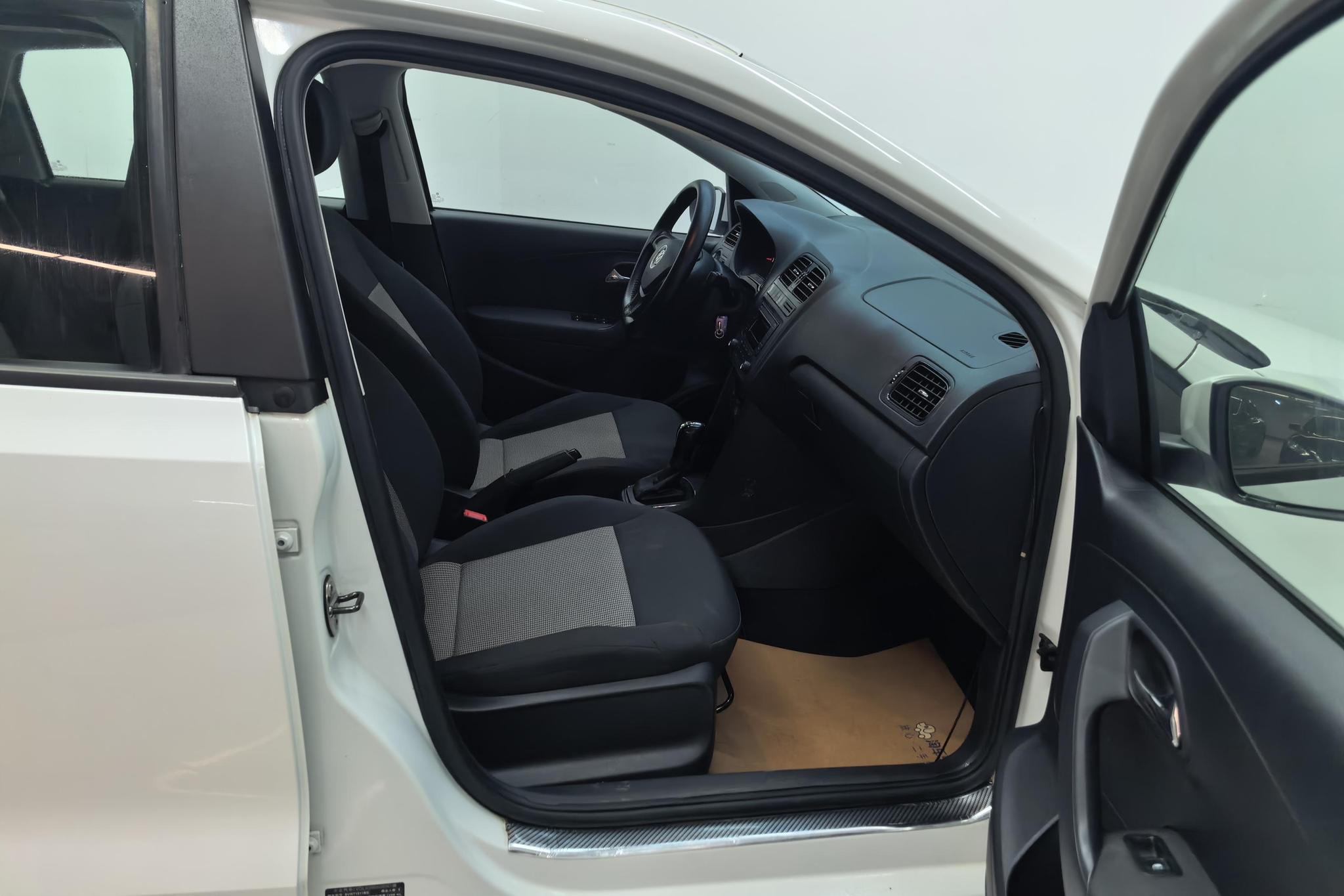 Volkswagen Polo 2018 1.5L AT