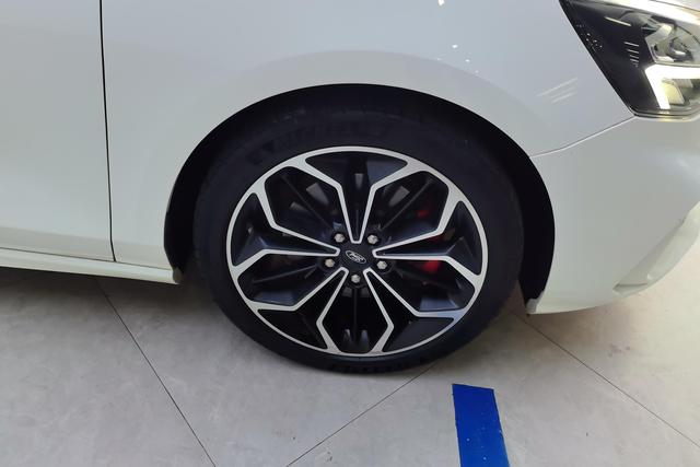 Ford Focus 2020 Eco Boost 180 ATST Line — фото 9