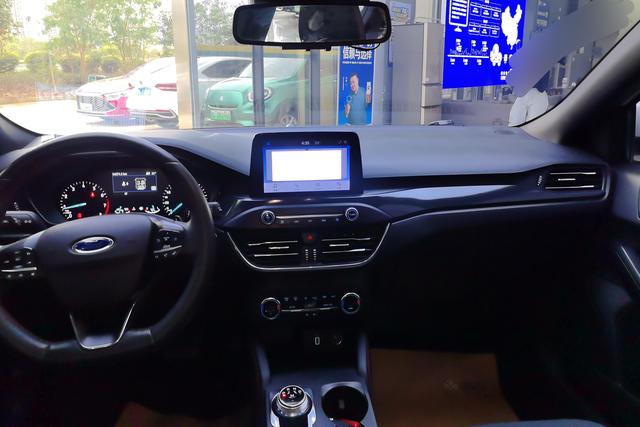 Ford Focus 2020 Eco Boost 180 ATST Line — фото 15