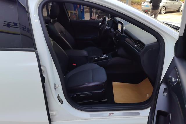 Ford Focus 2020 Eco Boost 180 ATST Line — фото 10