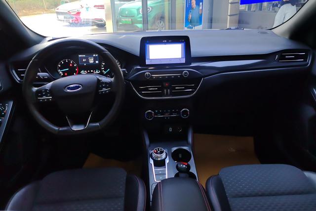 Ford Focus 2020 Eco Boost 180 ATST Line — фото 12